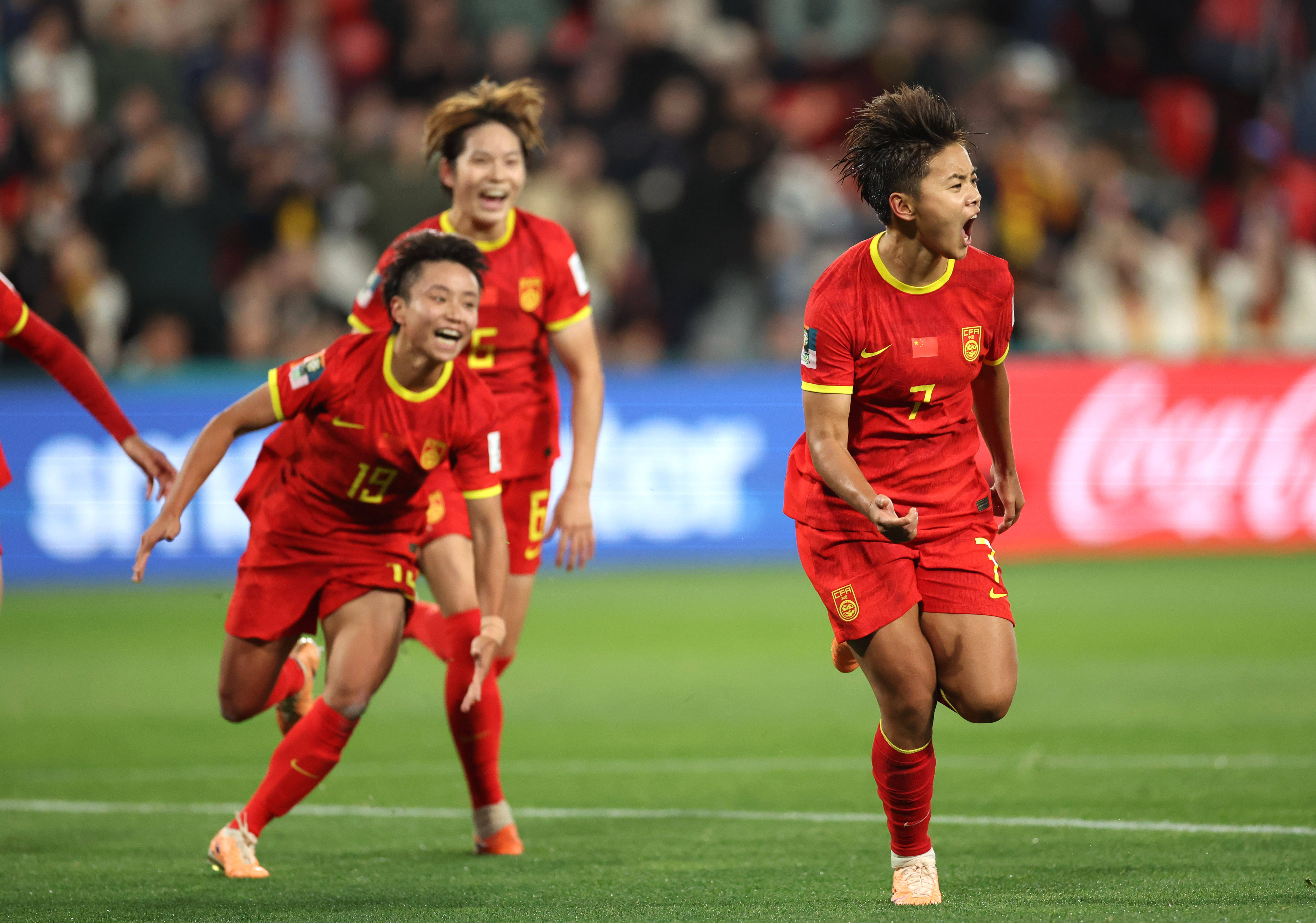 包含赛场上，中国女足火力全开势不可挡的词条