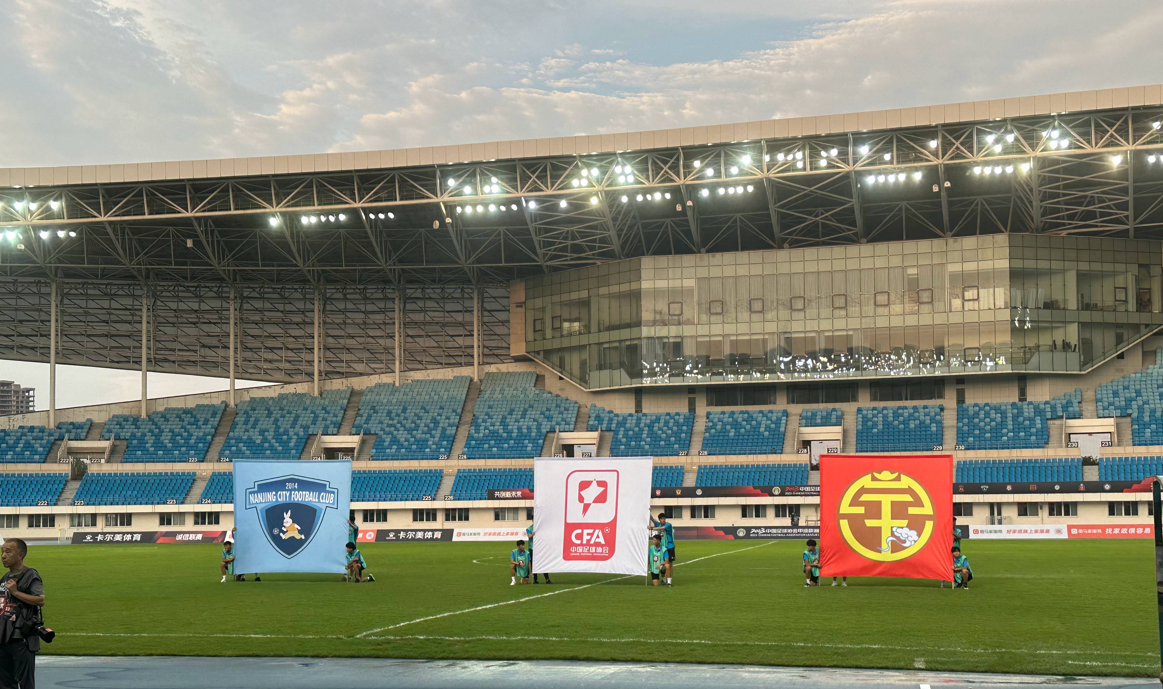 挪威女足超级联赛，霸主连胜领跑积分榜