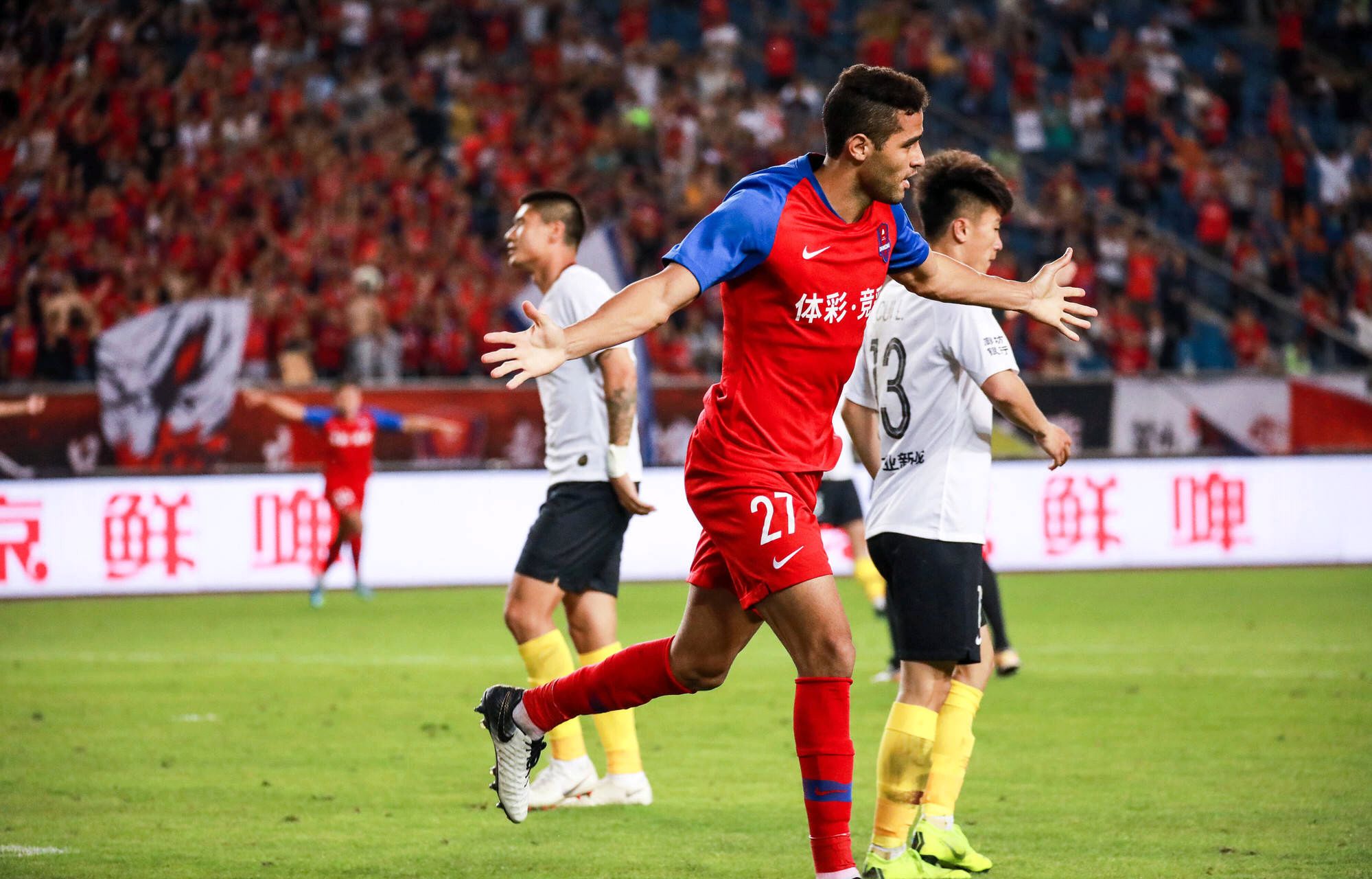 河北华夏幸福客场战平山东鲁能，防守出色