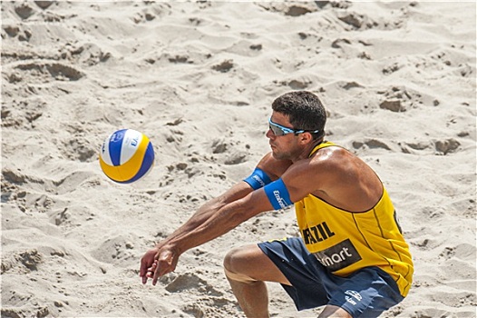 世俱杯分组-法国击败巴西在沙滩排球比赛中胜出