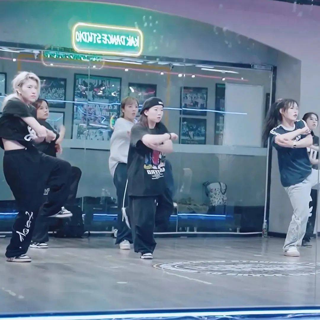 五星级表演！全明星周末震撼上演，燃爆全场