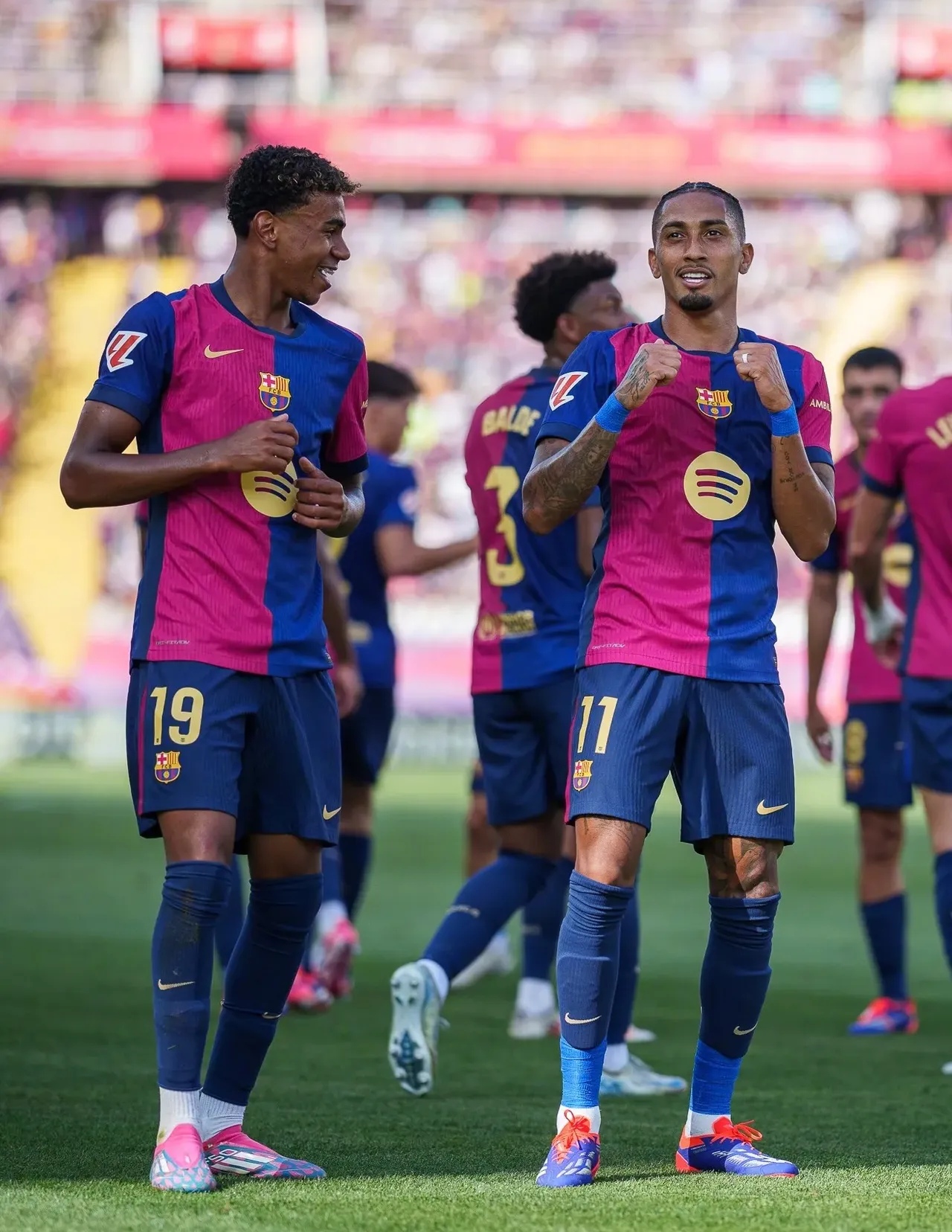 巴拉多利德客场夺冠，球员合作默契