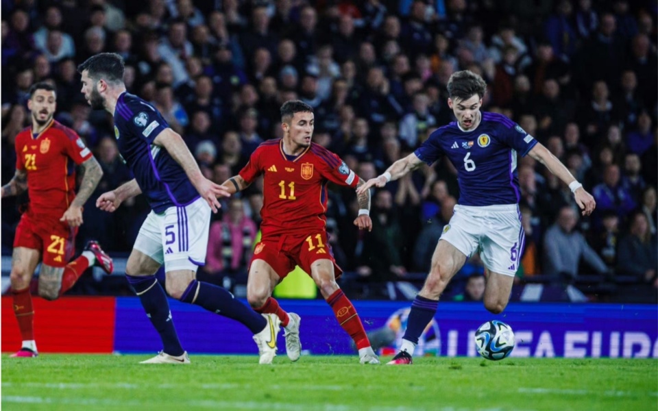 包含欧锦赛预选赛：西班牙队力克对手取得首胜的词条