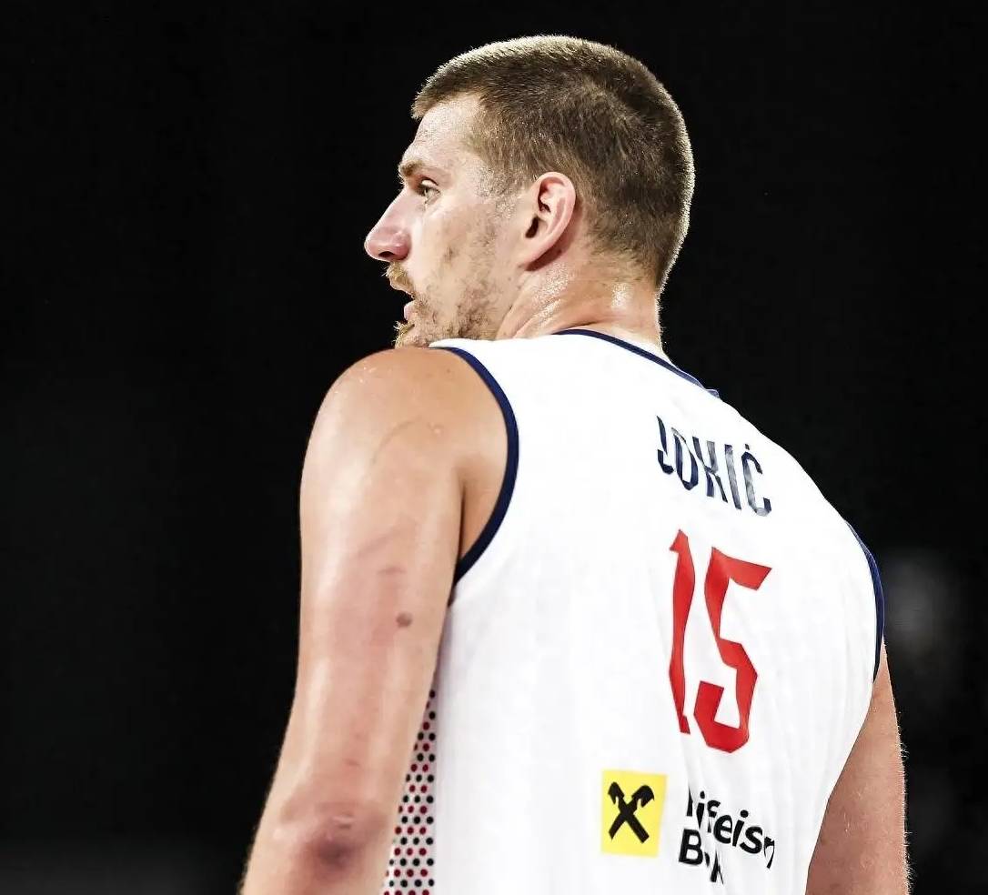 世俱杯官网-非洲篮球选手参加全明星赛，展现顶尖实力