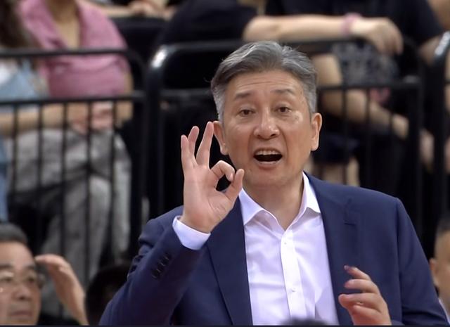 关于深圳队内讧不断，球员间关系生变的信息